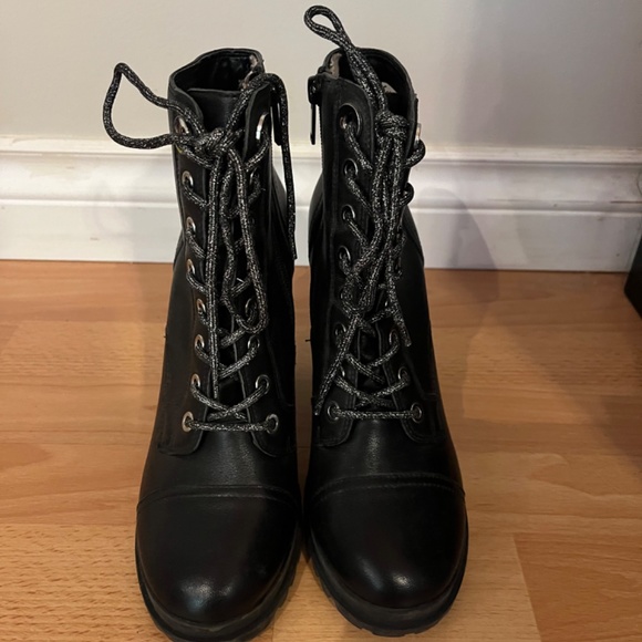 Riverdale screen worn - Aldo - Character Josie - size 8 - Picture 3 of 5